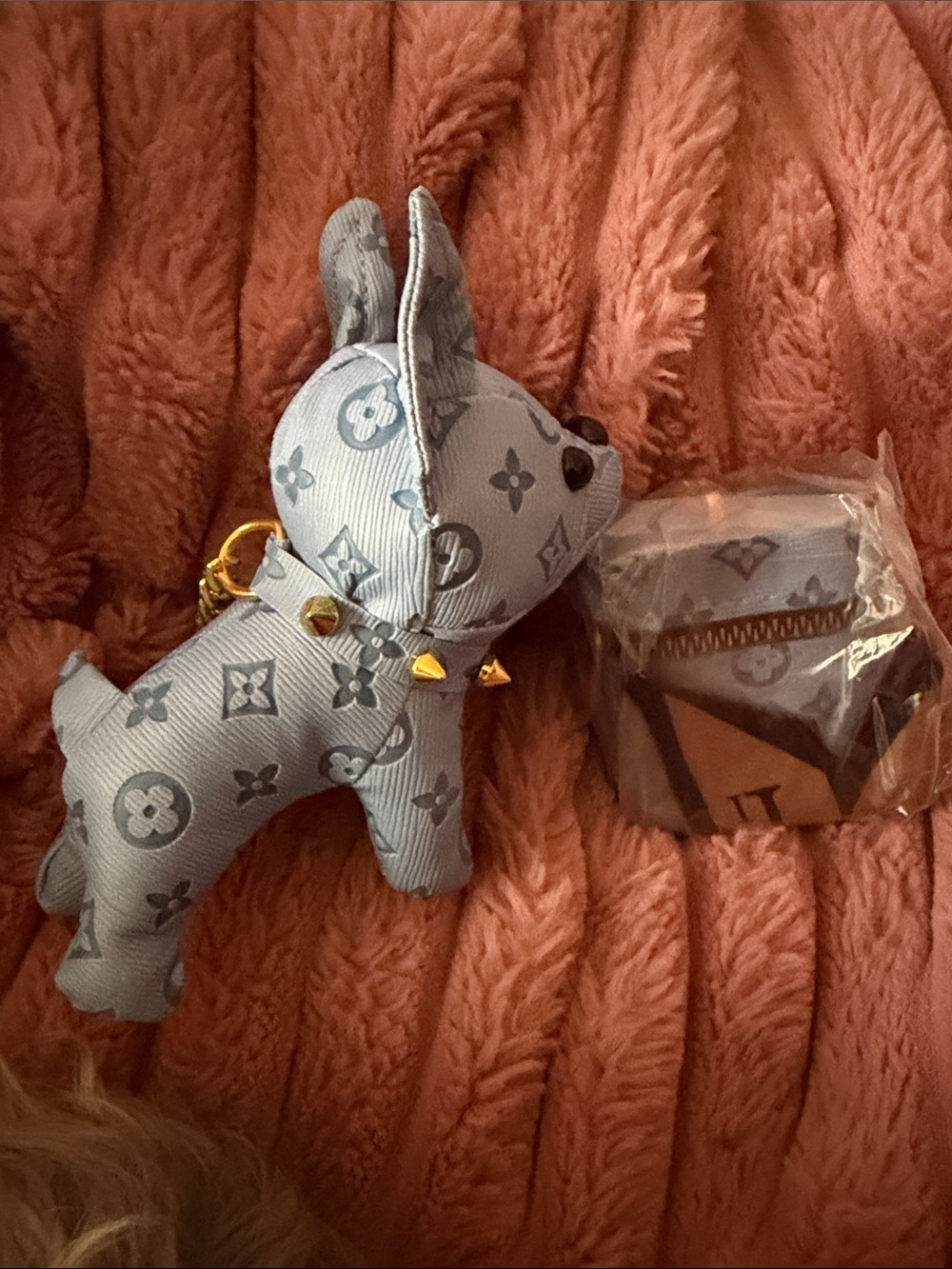 Epi leather Designer-Style Light Blue Bull Dog Toy w Stud Details Coin Pouch - Picture 3 of 6